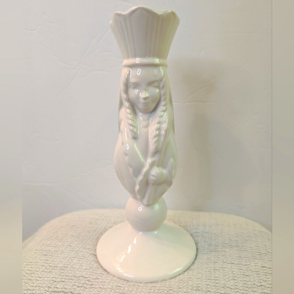 Vintage Hull Coronet Queen Vase 1959 #209